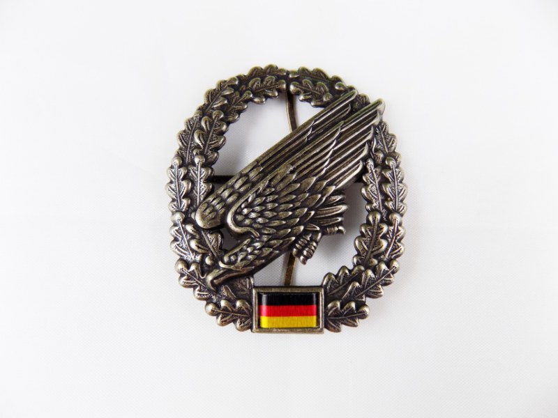 BW German Army Cap Beret Metal Badge Insignia "Fallschirmjäger" - Paratroopers